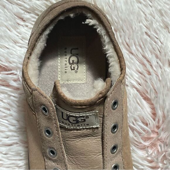 UGG SHOES  - Picture 4 of 11